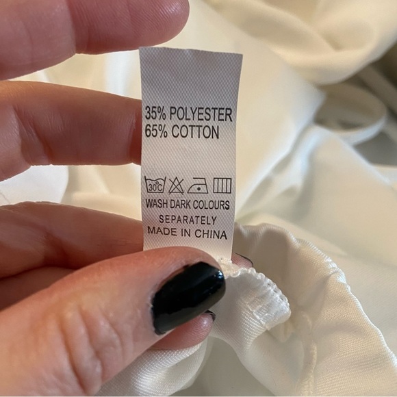 Women’s‎ white shorts  and cut out top in size medium - Picture 7 of 7